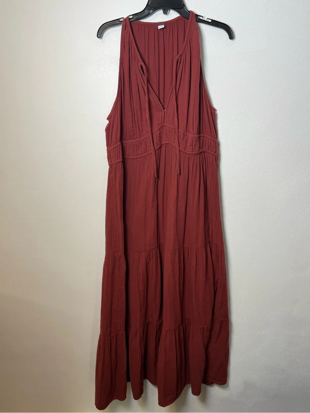 Old Navy Sleeveless V‑Neck Tiered Maxi Dress — Burgundy - Picture 4 of 7